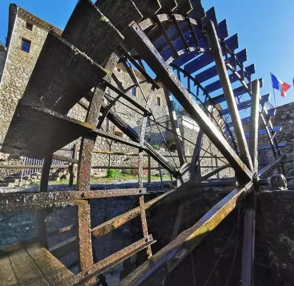 ベッドアンドブレックファースト Le Moulin Du Temps  Chambres Et Lounge Bar Au Bord De La Rivière