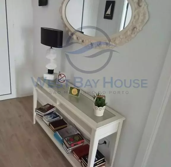 ペンション West Bay House