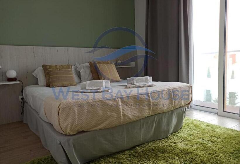 Пансион West Bay House