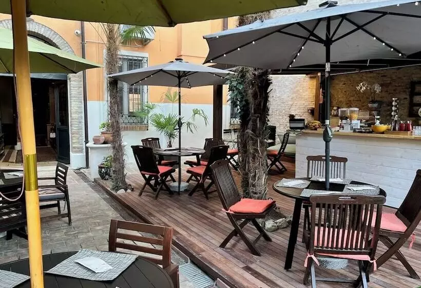 تختخواب و صبحانه A Casa Di Paola Suite