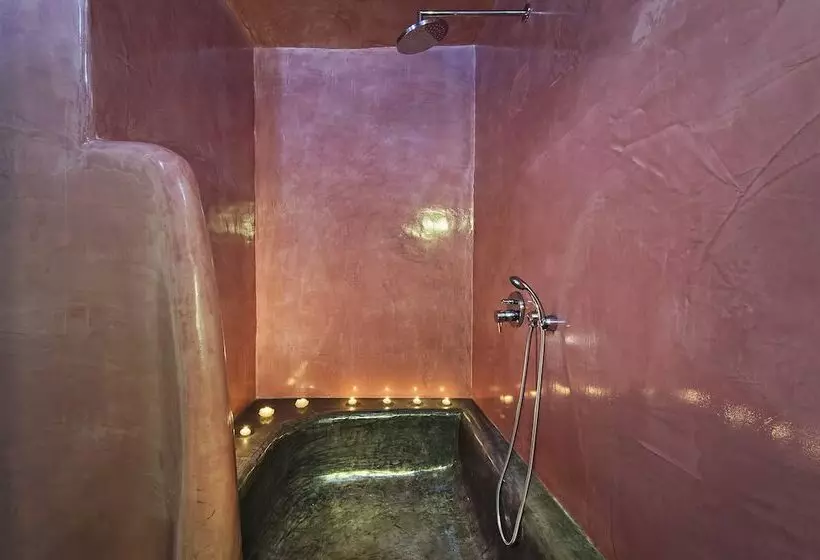 هتل Alizea Villas & Suites