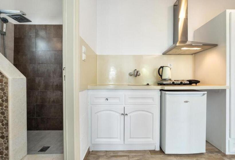 Stratos Apartments & Studios