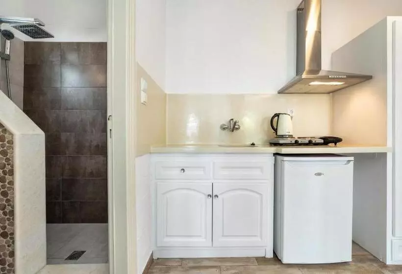 Stratos Apartments & Studios