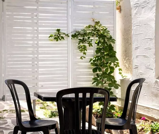 Stratos Apartments & Studios