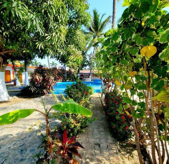 Отель Oasis Melaque