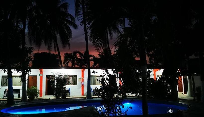 Отель Oasis Melaque