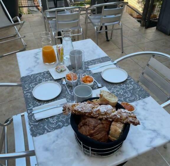 פנסיון Maison Capucine