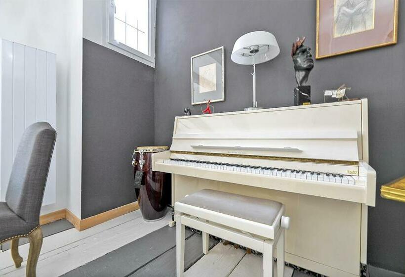 פנסיון Maison Capucine