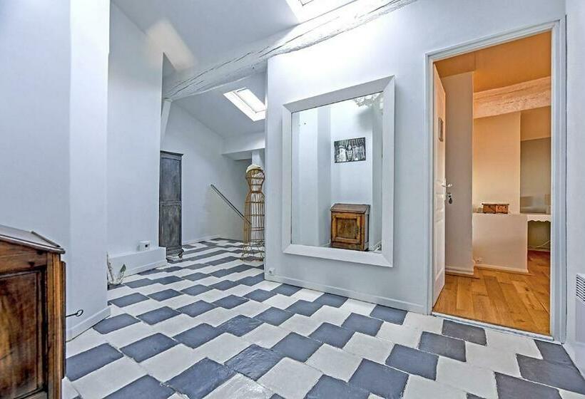 פנסיון Maison Capucine