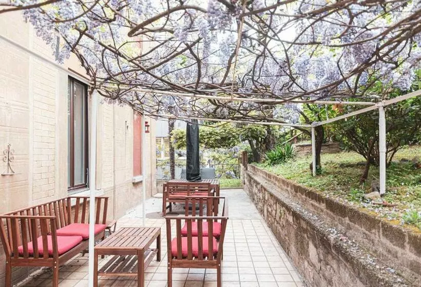پانسیون Room Gatsby  Your Space With Garden In The City Center