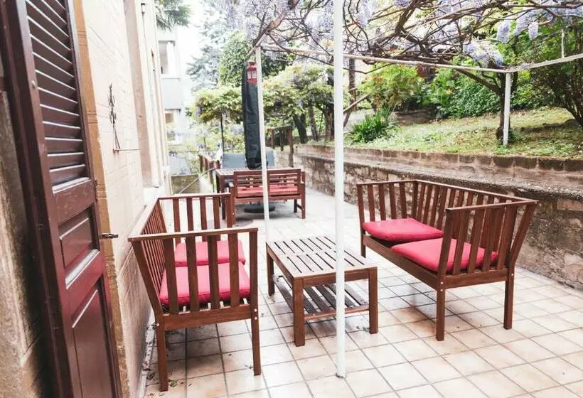 پانسیون Room Gatsby  Your Space With Garden In The City Center