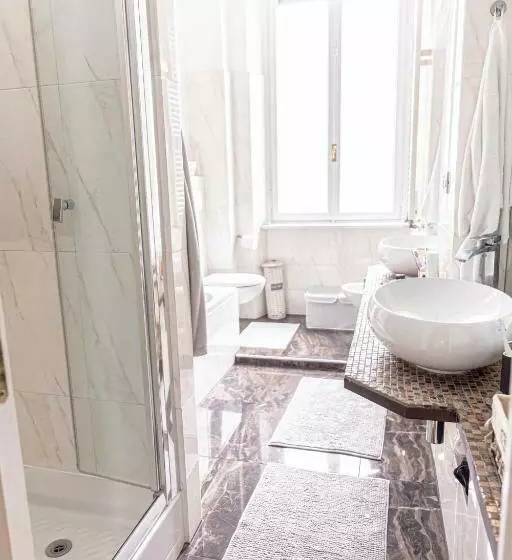 پانسیون Room Gatsby  Your Space With Garden In The City Center