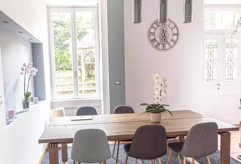 پانسیون Room Gatsby  Your Space With Garden In The City Center