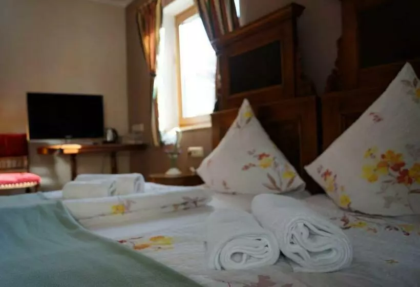 ペンション The Steakhouse   Guest Rooms