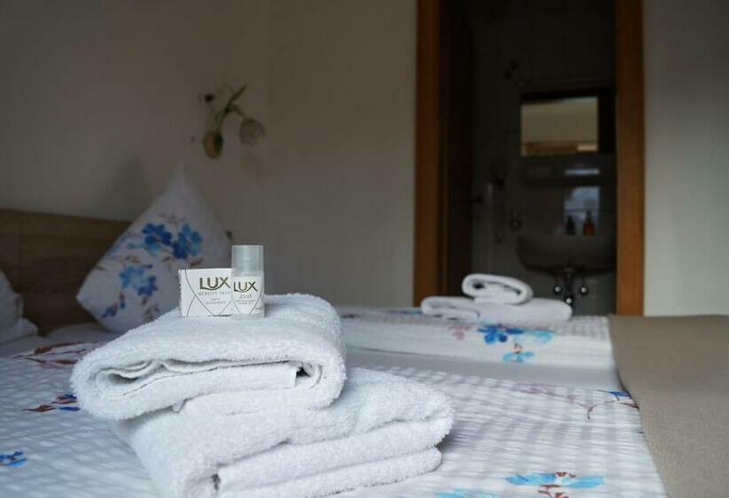 بنسيون The Steakhouse   Guest Rooms