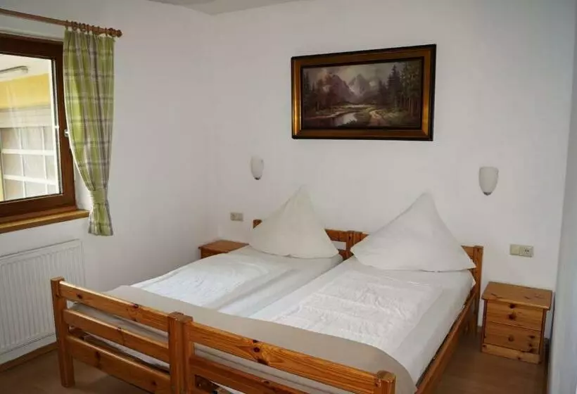 ペンション The Steakhouse   Guest Rooms