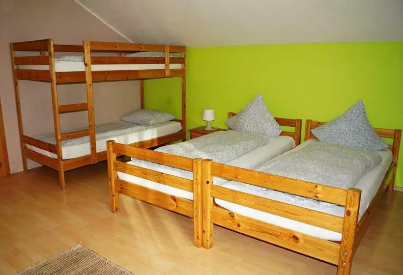 ペンション The Steakhouse   Guest Rooms