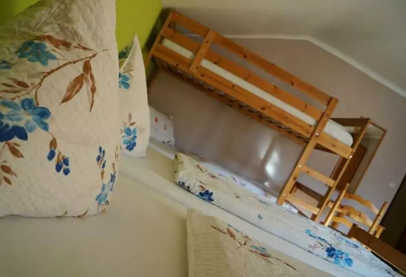 ペンション The Steakhouse   Guest Rooms