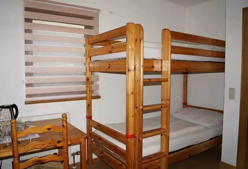 ペンション The Steakhouse   Guest Rooms