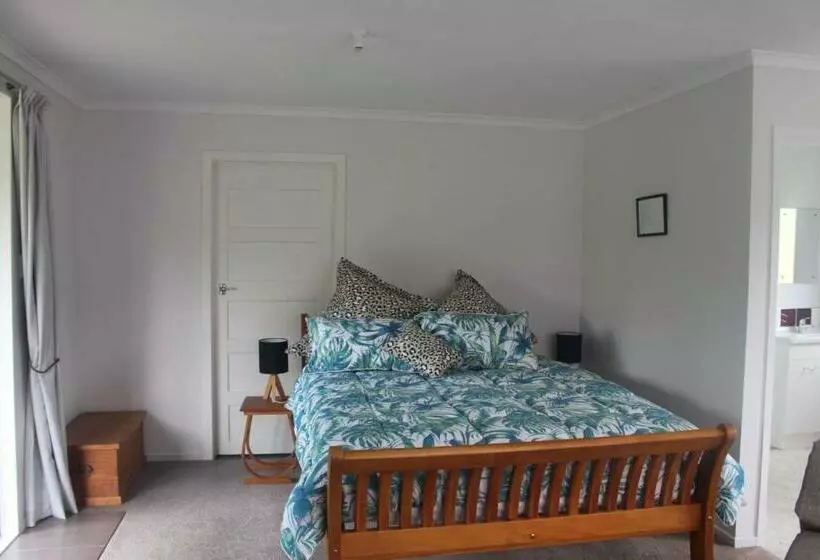 Aamiaismajoitus (B&B) Aramatai Gardens