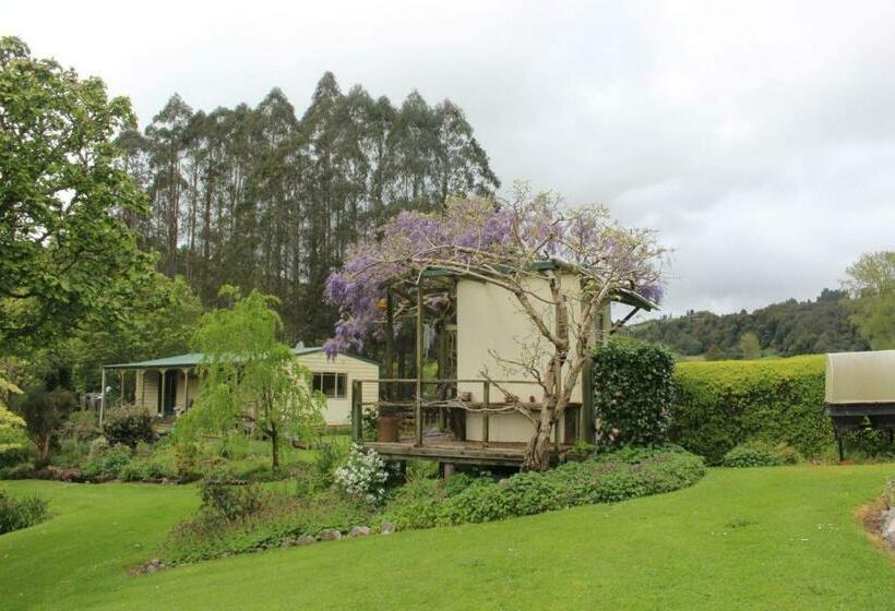 Bed and Breakfast Aramatai Gardens