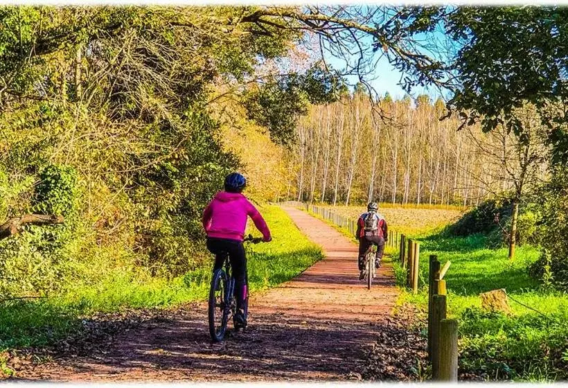 هاستل Alvorada Medieval, Al