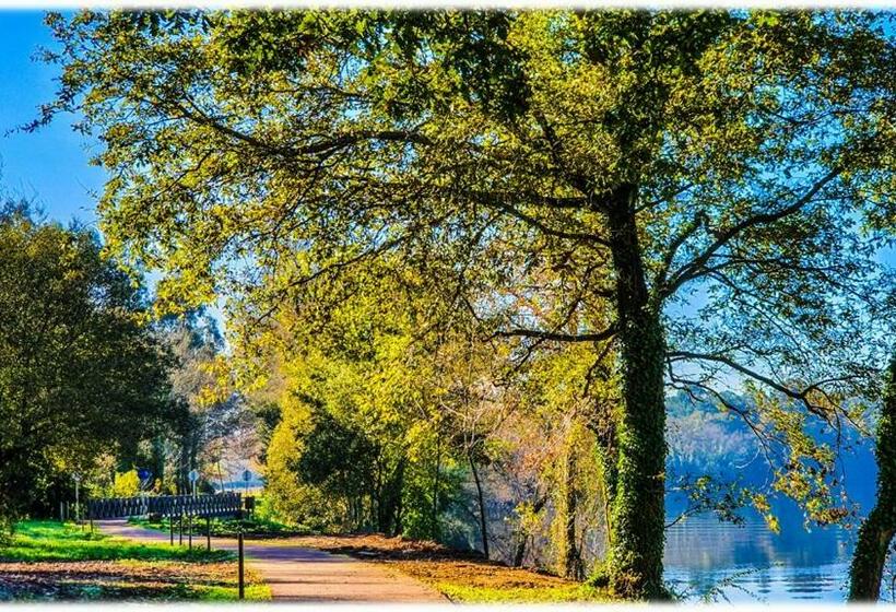 هاستل Alvorada Medieval, Al