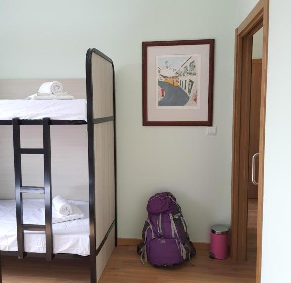 هاستل Alvorada Medieval, Al