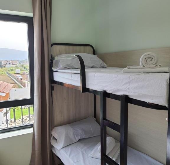 هاستل Alvorada Medieval, Al