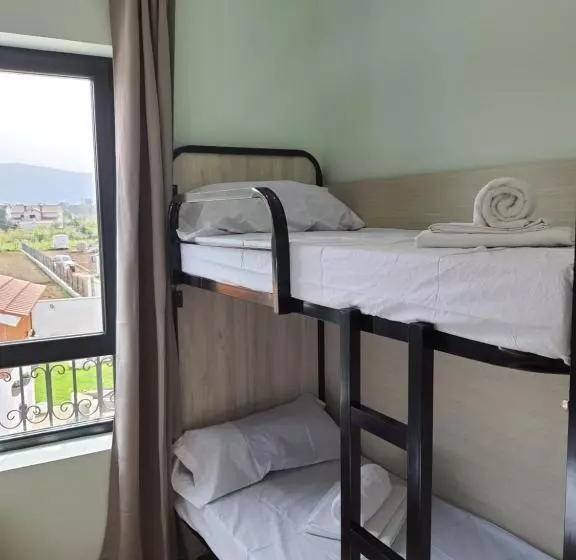 هاستل Alvorada Medieval, Al