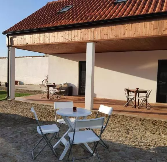 هاستل Alvorada Medieval, Al