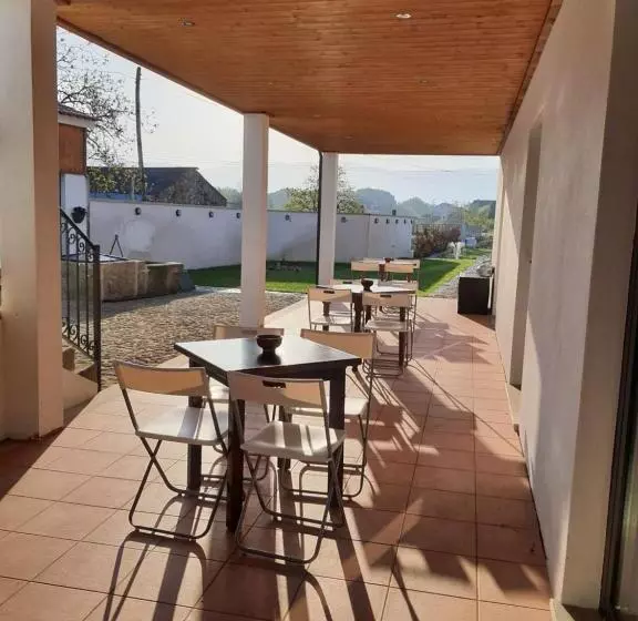 هاستل Alvorada Medieval, Al