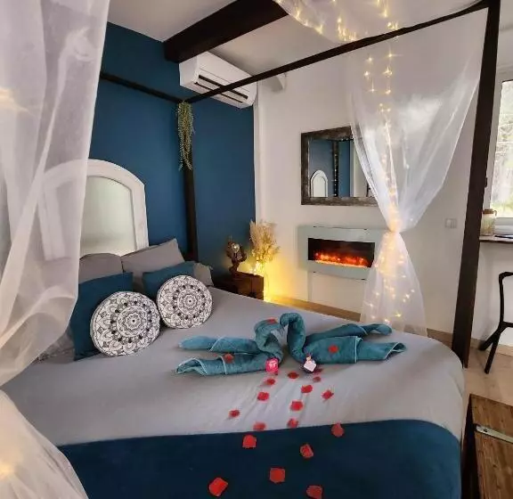 Aamiaismajoitus (B&B) A L Orée Des Pins   Gite Et Spa De 30 M2  Home Cinéma Et Massage En Sup