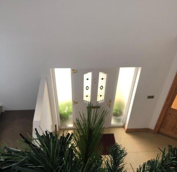 住宿加早餐  Four Seasons House