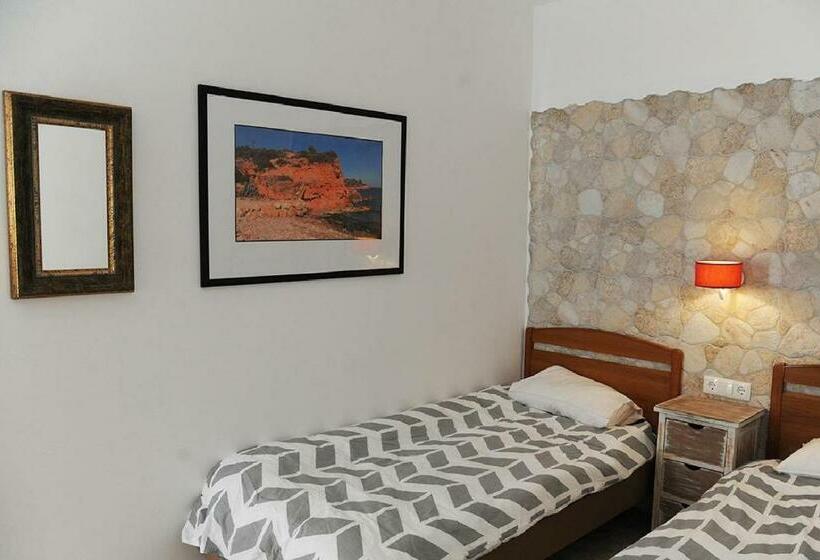 مُتل Pension Subirats Perello