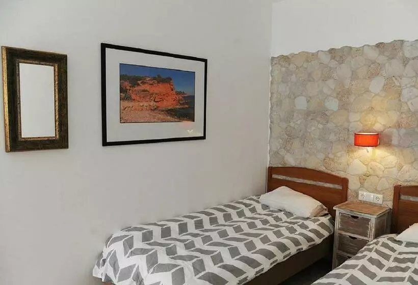 مُتل Pension Subirats Perello