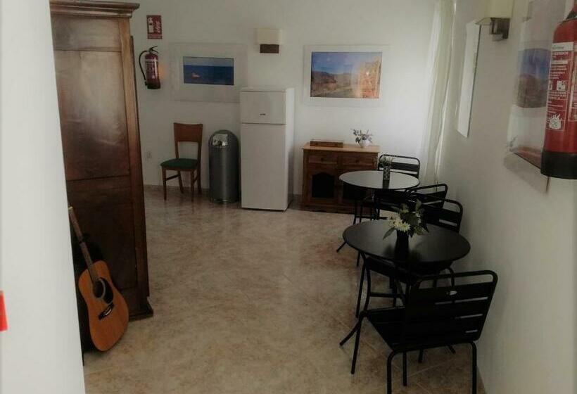 مُتل Pension Subirats Perello