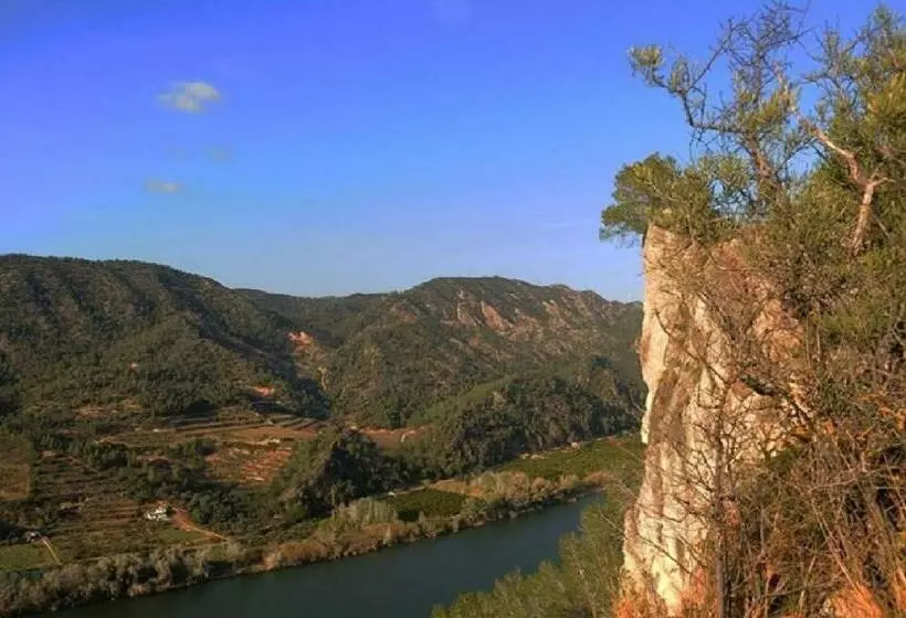 مُتل Pension Subirats Perello