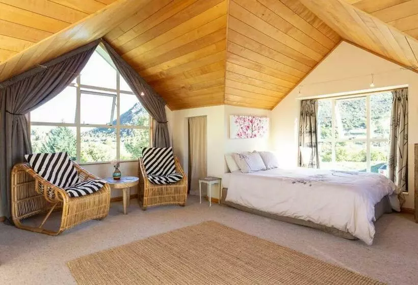 Majatalo Riverside Retreat