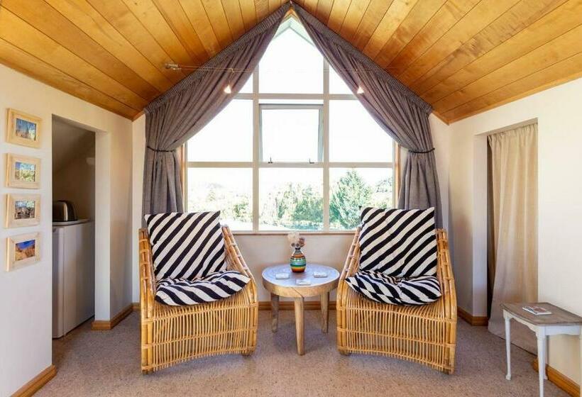 膳宿费 Riverside Retreat