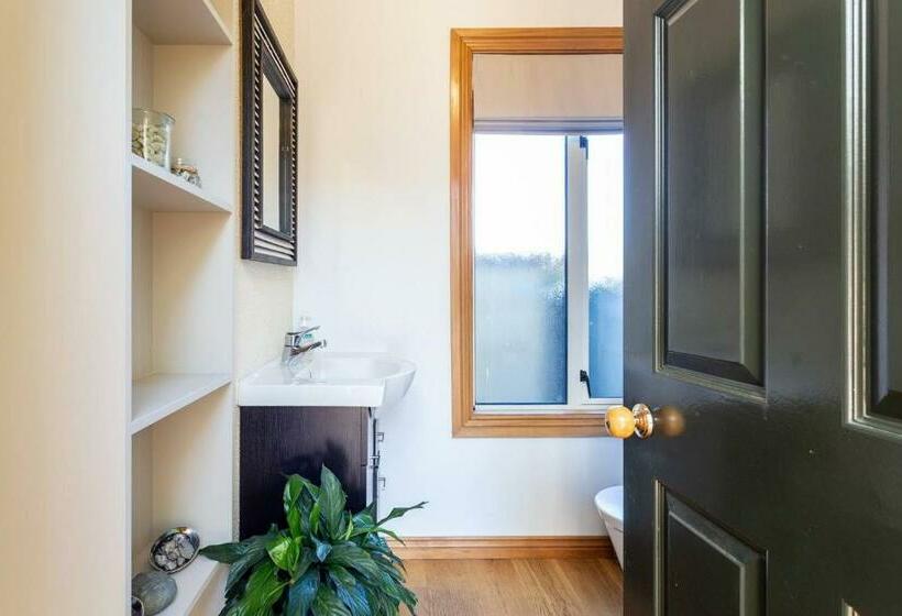 膳宿费 Riverside Retreat