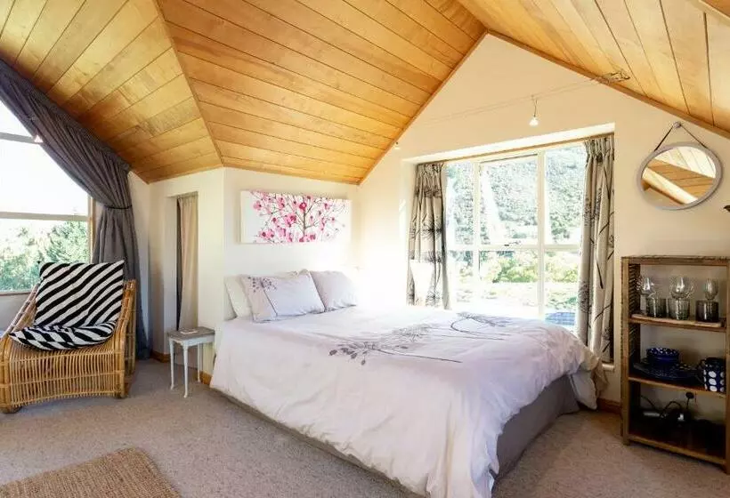 Majatalo Riverside Retreat