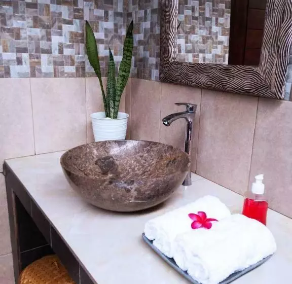 پانسیون Tamiu Guesthouse At Desa Wisata Keramas Near Keramas Surf Beach