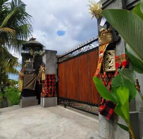 پانسیون Tamiu Guesthouse At Desa Wisata Keramas Near Keramas Surf Beach