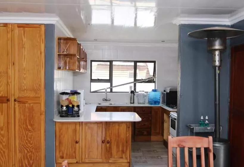 Aamiaismajoitus (B&B) Charis View Guest House