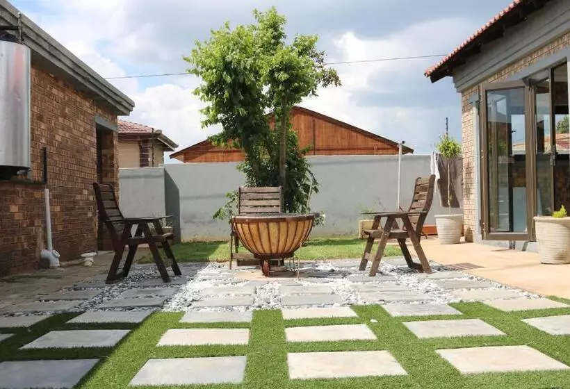 Aamiaismajoitus (B&B) Charis View Guest House