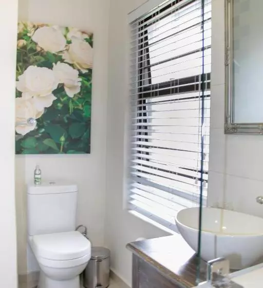 Aamiaismajoitus (B&B) Jasmine Guest Cottage