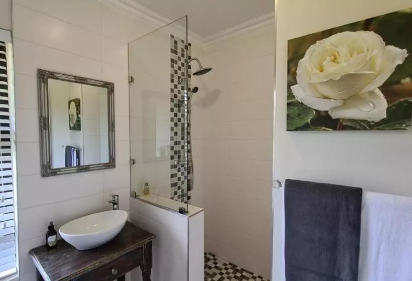 Aamiaismajoitus (B&B) Jasmine Guest Cottage