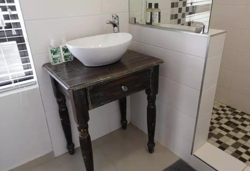 Aamiaismajoitus (B&B) Jasmine Guest Cottage