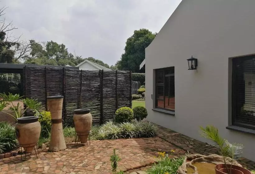 Aamiaismajoitus (B&B) Jasmine Guest Cottage